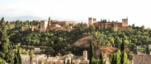 Vista panorámica de la Alhambra de Granada desde el Albaicín